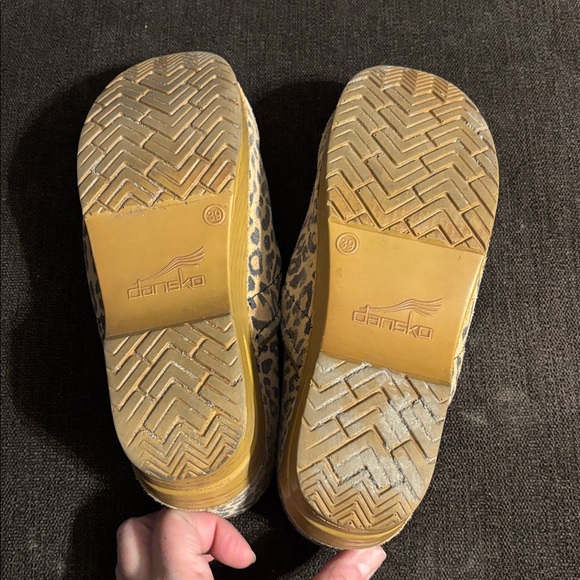 Leopard Print Clogs - Picture 4 of 5